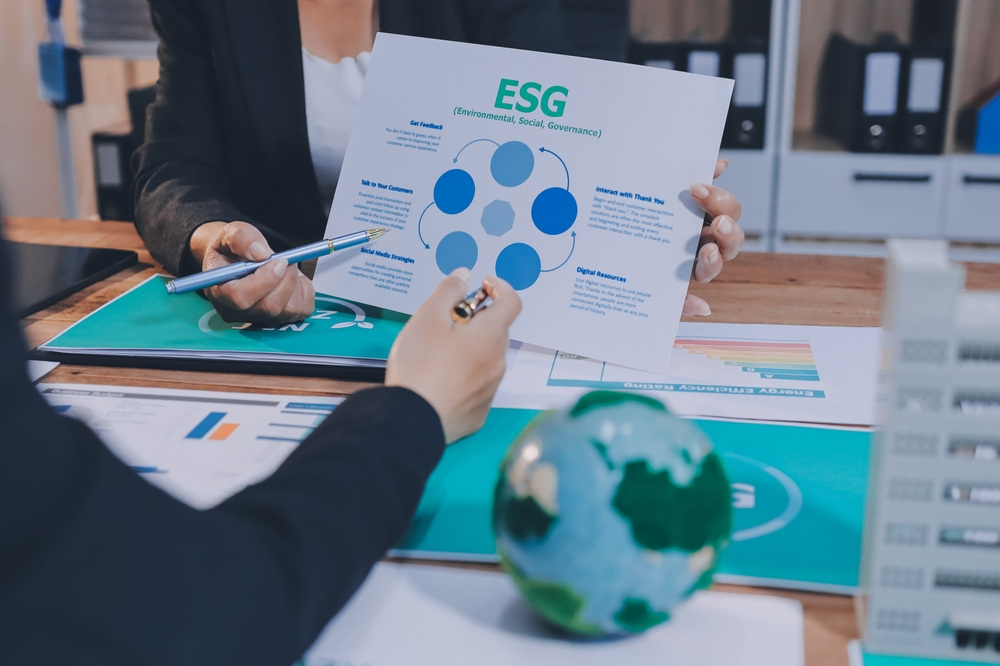 นักลงทุนที่สนใจกองทุน Thai ESGX กำลังศึกษาเงื่อนไขก่อนลงทุน