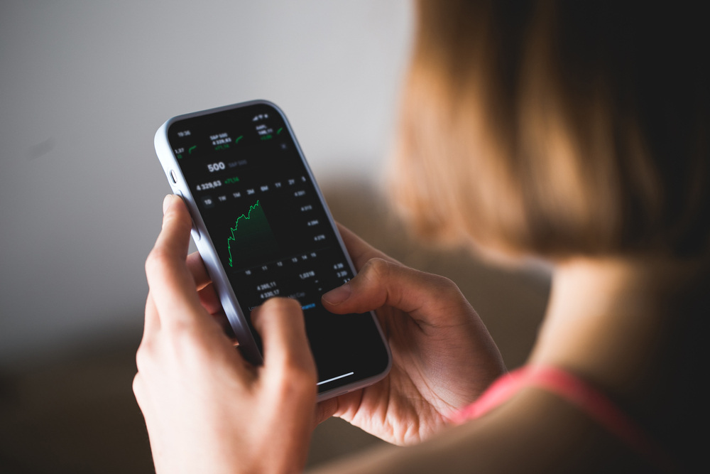 นักลงทุนกำลังติดตามราคาหุ้นใน Nasdaq 100